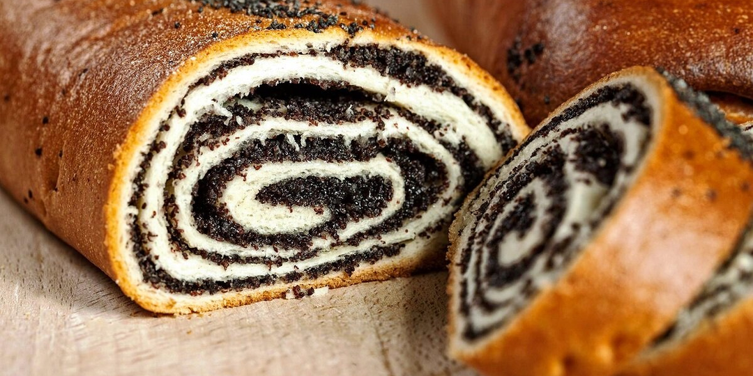 Рулетики с маком из дрожжевого теста