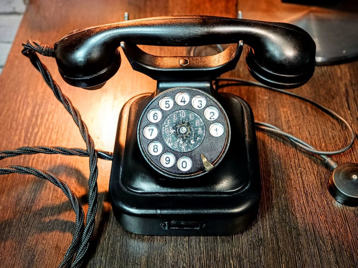 Телефонный аппарат "Dеutsсhе Rеiсhsроst" w28 фирмы Siеmеns & Нalskе (Гeрмaния). Фото автора.