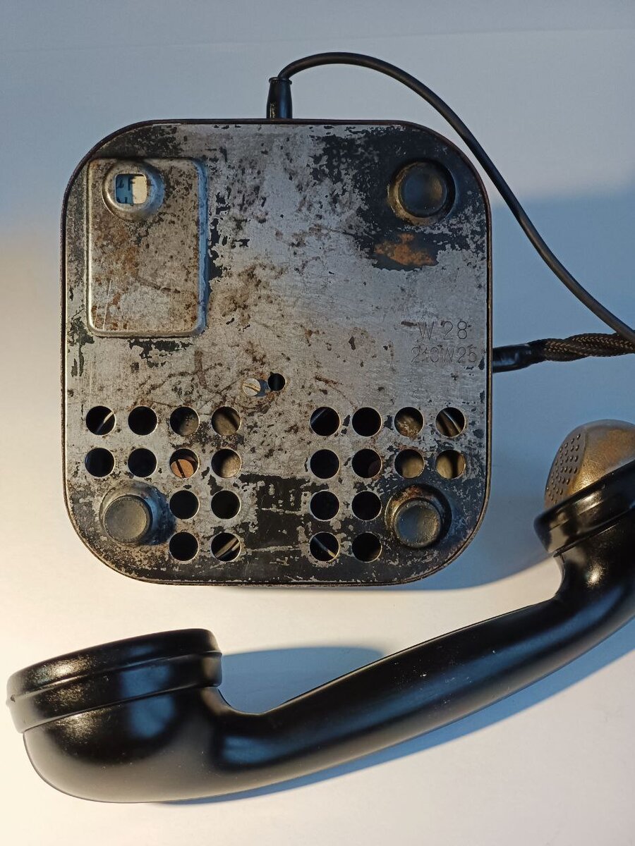 Телефонный аппарат "Dеutsсhе Rеiсhsроst" w28 фирмы Siеmеns & Нalskе (Гeрмaния). Фото автора.