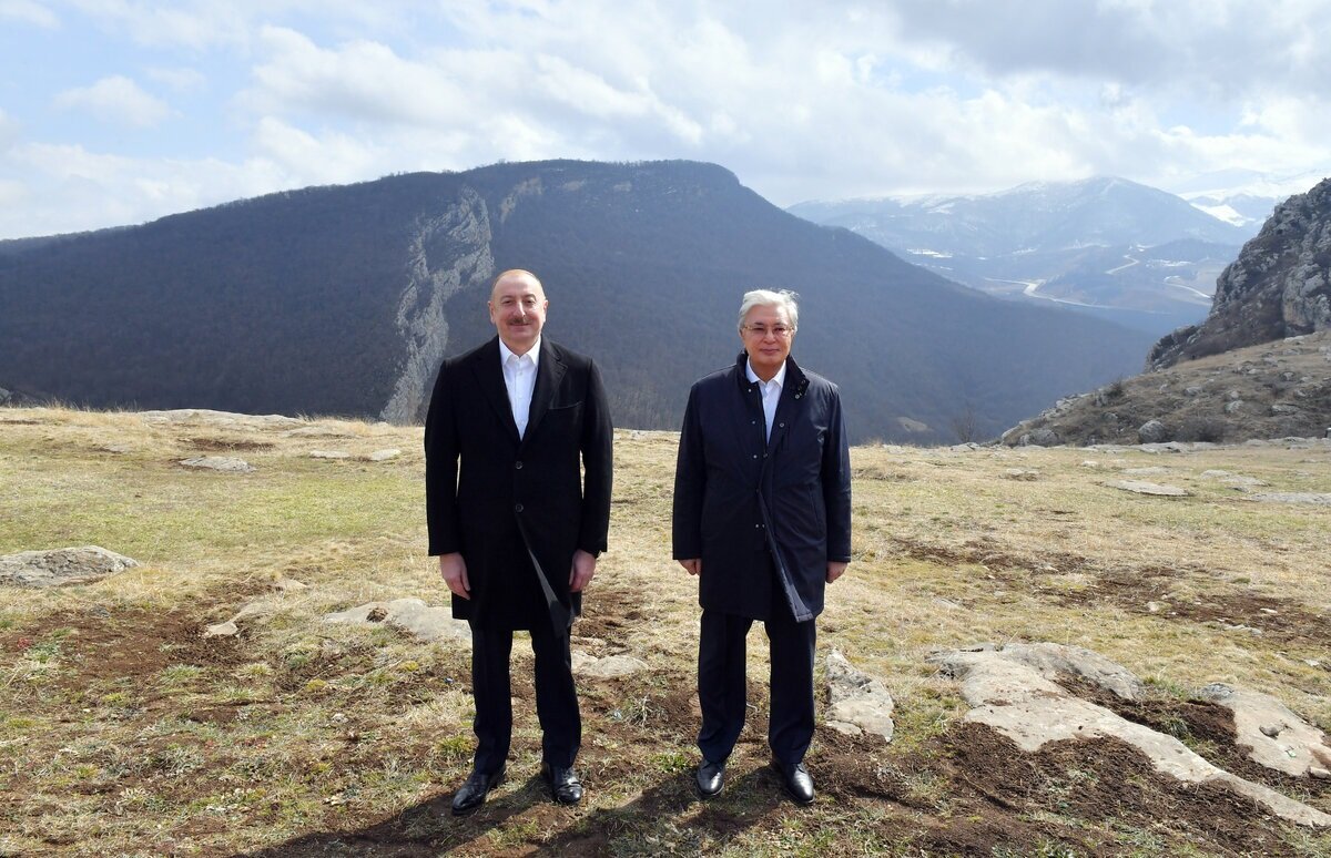 Президент Казахстана посетил оккупированный армянский город Шуши. В Шуши идет массовое уничтожение армянских церквей, памятников и хачкаров 