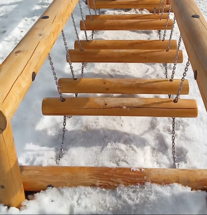 Вот такие брёвна на цепях😀.