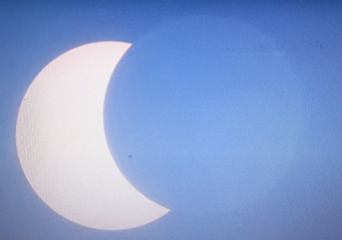 первые минуты солнечного затмения...