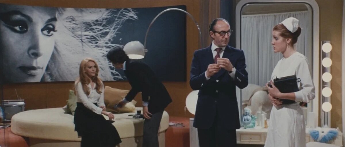 Кадр из фильма "Смерть приходит в полночь" (1972): Валентина, Джио и врачи