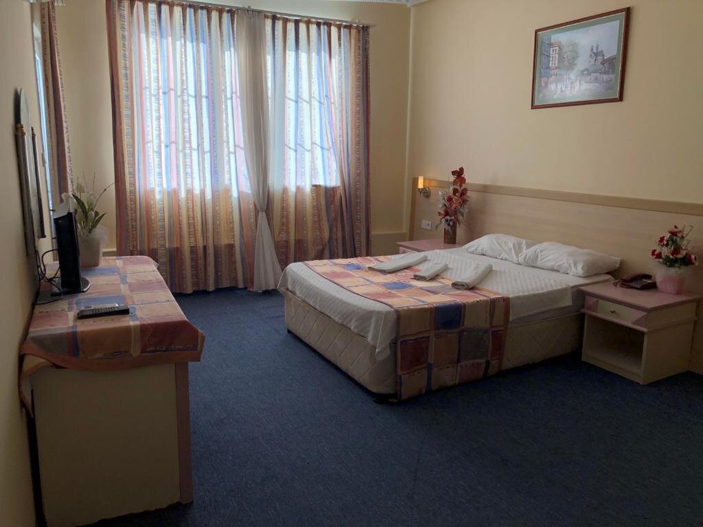 Номер с кроватью.