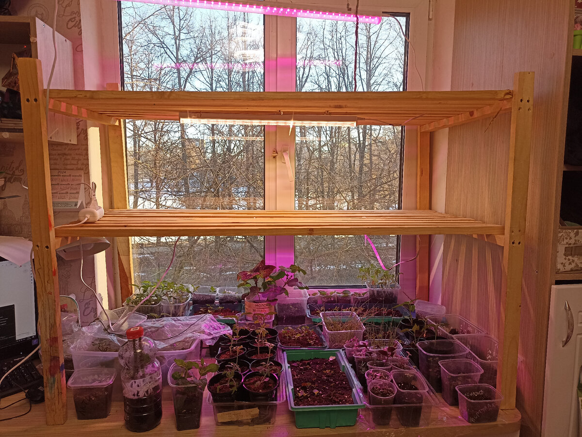 Начинаем устанавливать стеллаж