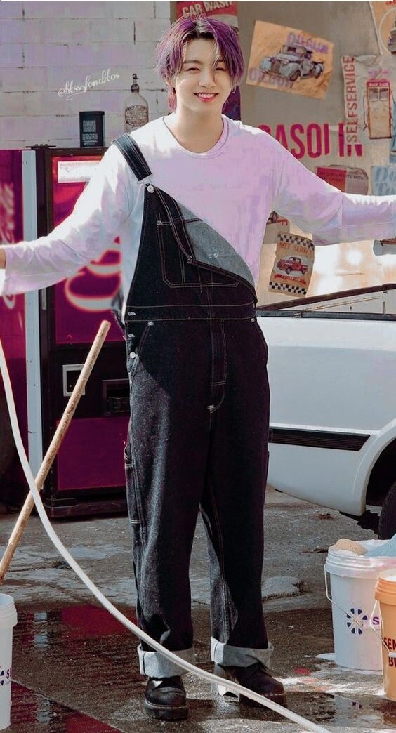 Решил прибраться в казарме ... Чимин редкая хрюша ...