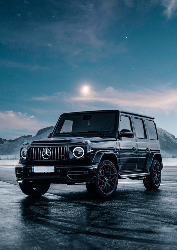 Сегодня хотелось бы рассказать про Mercedes Benz G63. История этой модели начинается с 4 февраля 1979. Он тогда был не совсем похож на тот, к которому мы привыкли. Он был похож чем то на просто невзрачный «кубик». Ближе к 1990 он уже стал похож на тот, который привычно было видеть похожим на нынешний. 