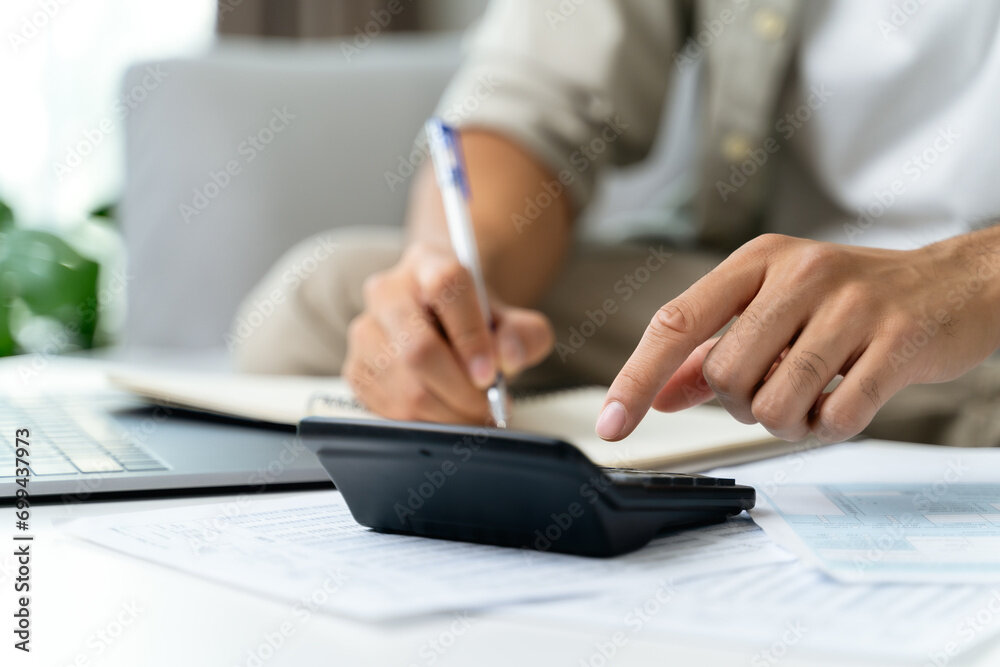 Сколько должников по налогам ? 