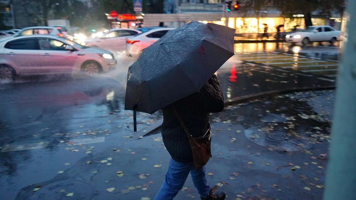 снег с дождем. град в липецке 2023. доклад про дождь 3 класс. сильный дождь. ливень идет.