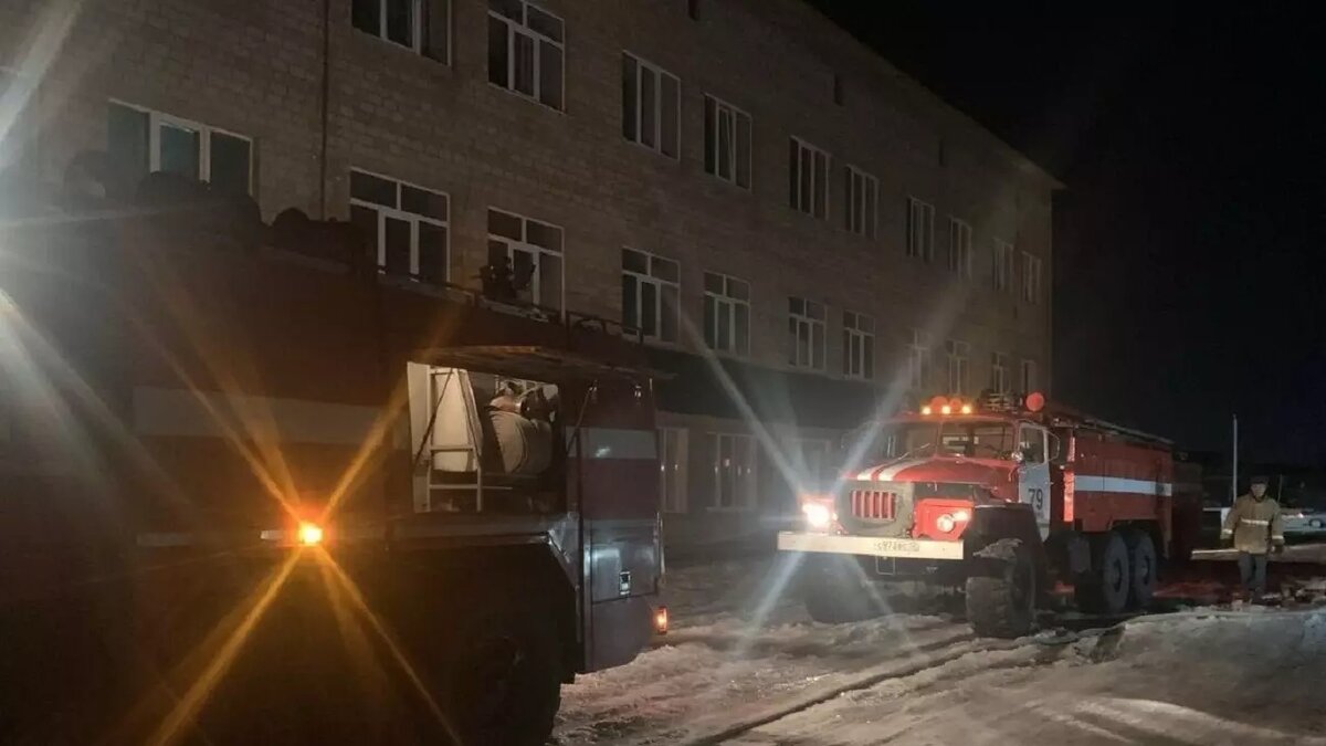     Всех пациентов пришлось эвакуировать, многих несли на руках.