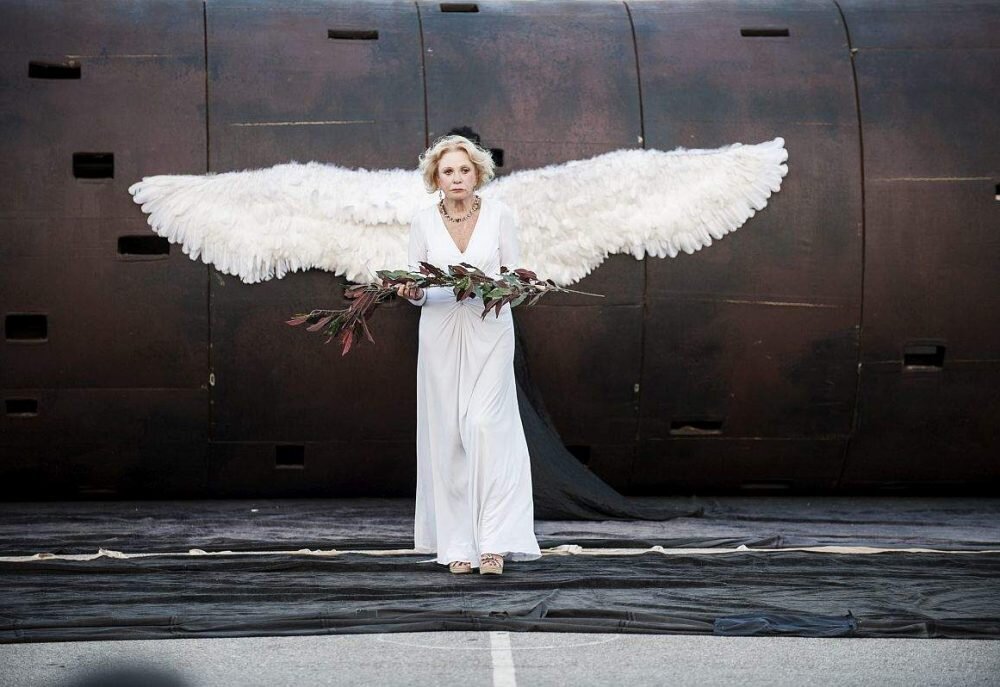 Людмила Максакова в спектакле "Царь Эдип". Фото - сайт Театра имени Вахтангова