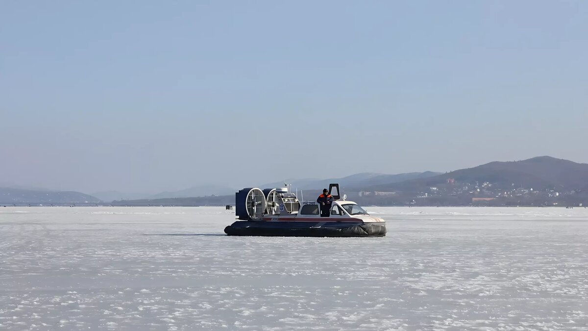     Судно, на котором в данный момент осуществляется переправа, взято в аренду. На изготовление нового могут уйти минимум девять месяцев.