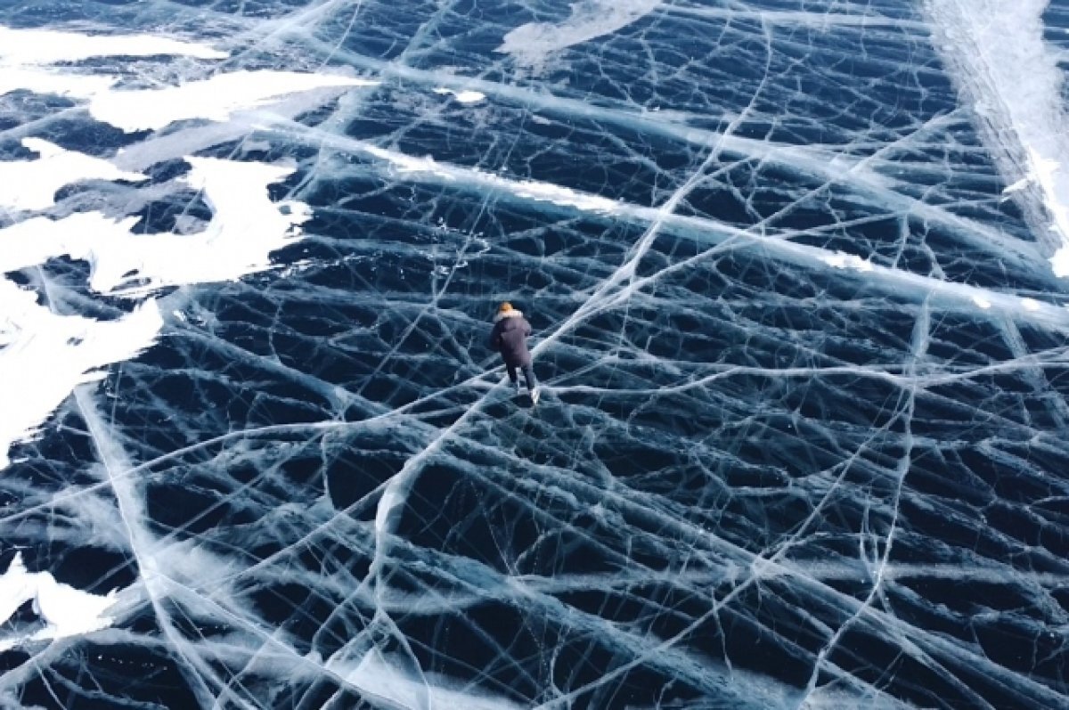    Хабаровчанин провалился под лед в Хабаровске возле арены «Ерофей»