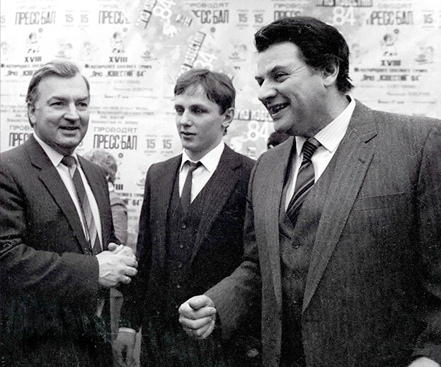    Актеры Михаил Державин и Александр Ширвиндт на встрече с хоккеистом Игорем Ларионовым в начале 80-х.Федор Алексеев архив «СЭ»