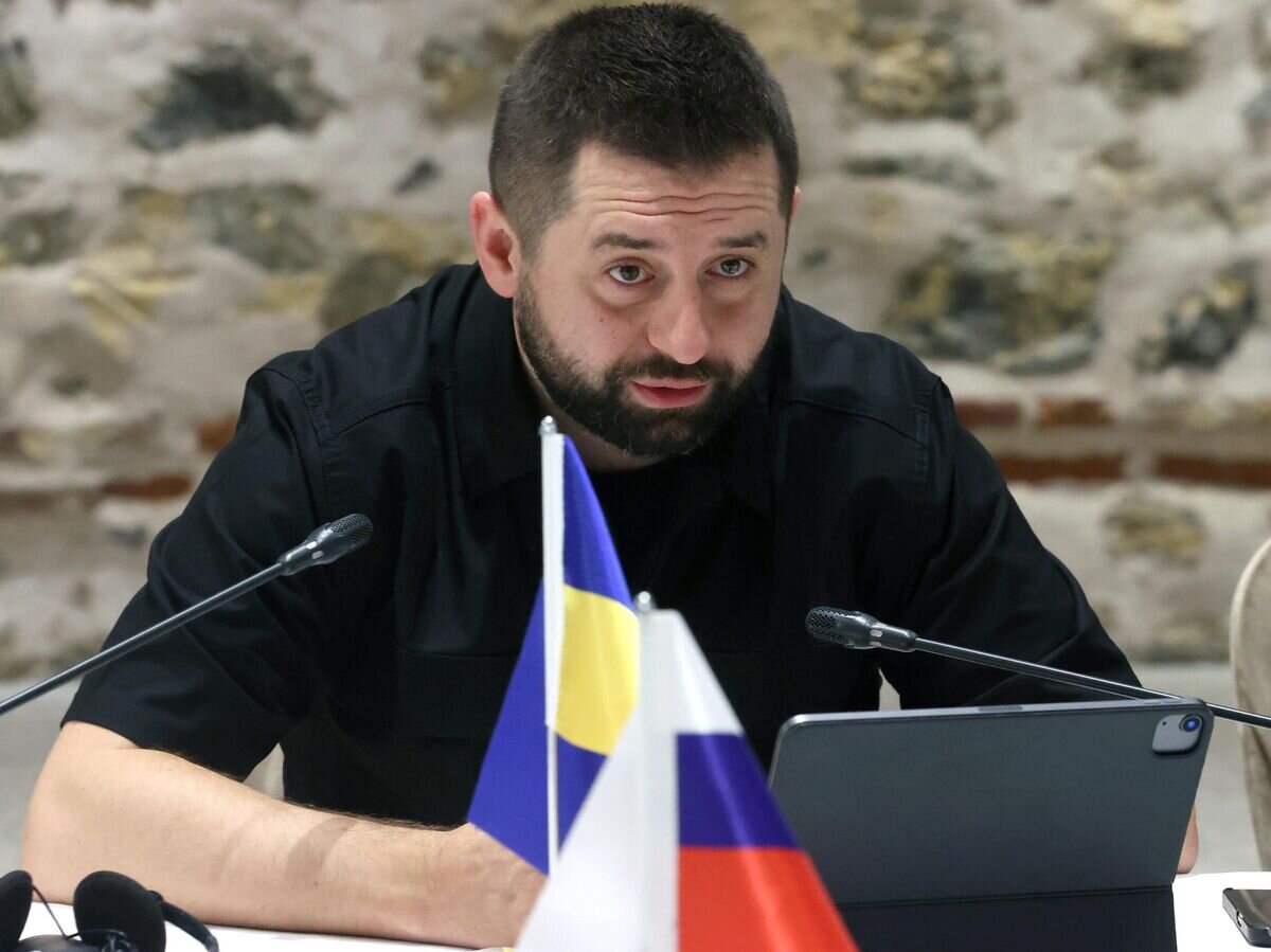    Руководитель фракции "Слуга народа" в Верховной раде Украины Давид Арахамия во время российско-украинских переговоров во дворце Долмабахче в Стамбуле© РИА Новости / POOL