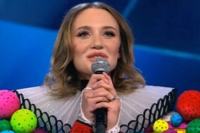Мия Бойко в костюме Арлекино Источник: thevoicemag.ru Автор фото: Скриншот видео📷
