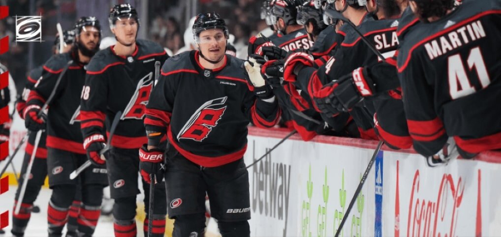    Фото: Walt Ruff / Hurricanes.com