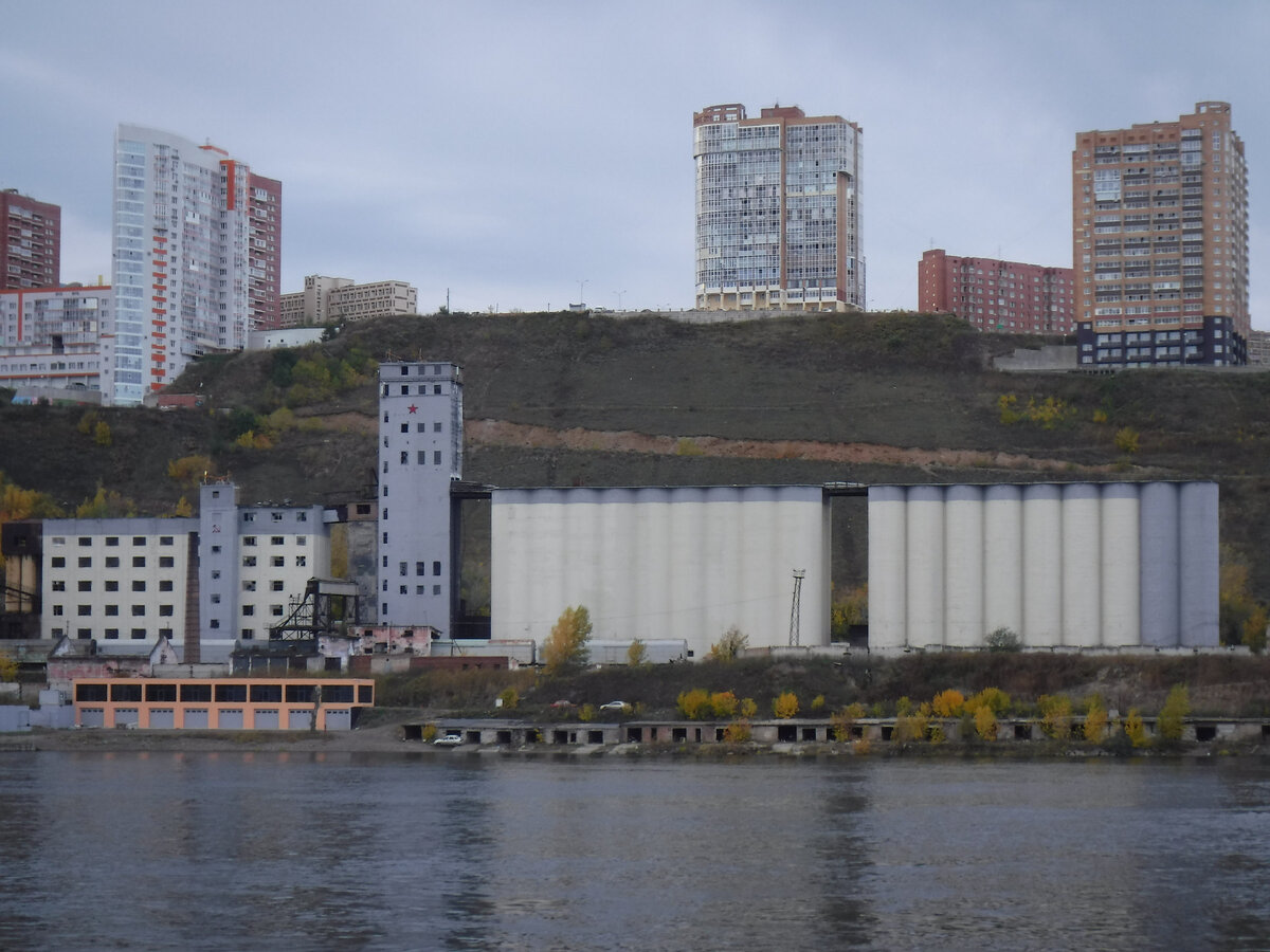 Мелькомбинат на полгода старше Красноярского края, который был образован в декабре 1934 года