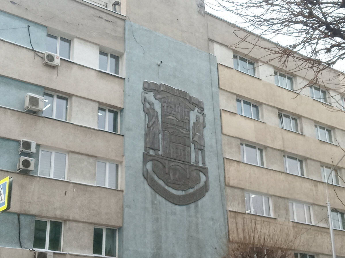 Декоративное панно “Красноярску 350” на проспекте Мира, 94. 