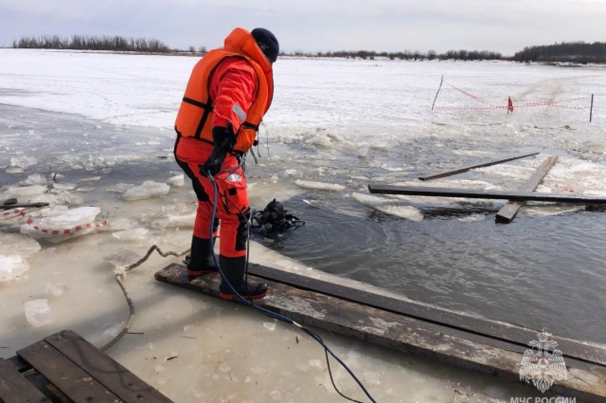 Раскрыты подробности провала машины под лёд с гибелью водителя в Хабкрае |  Аргументы и факты - Хабаровск | Дзен