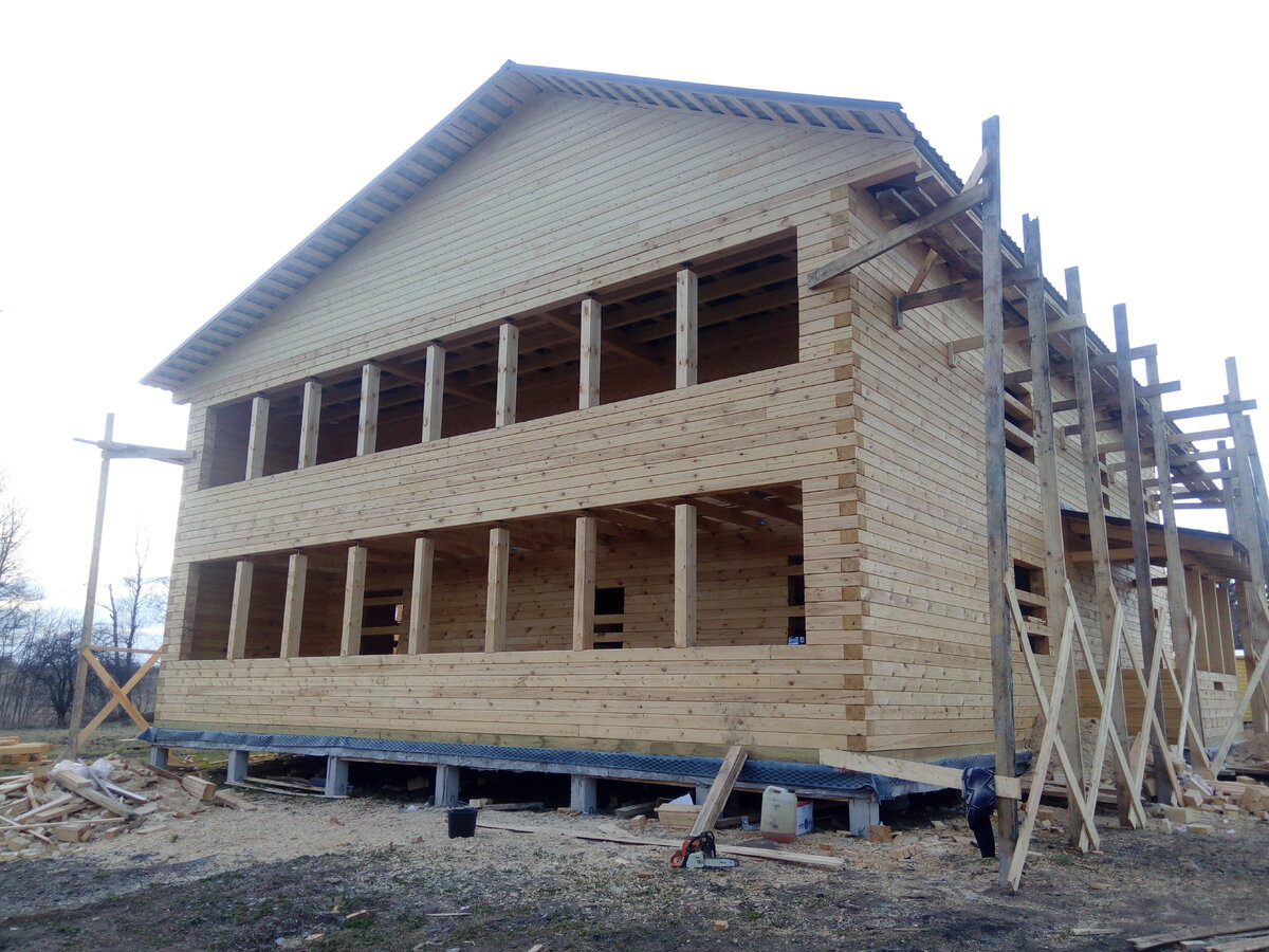 Двух этажный деревянный дом из бруса камерной сушки.