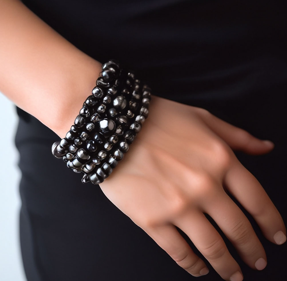 Чтобы камни действительно помогали вам , лечили, исполняли ваши мечты и защищали от негативных на вас воздействий следует их подготовить к этому. Рискну вам дать несколько советов. Как это делаю я. Мне помогают. 