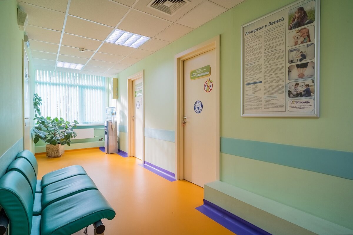 Отбойная доска производства ПК "ППЗ" в интерьере медицинских учреждений