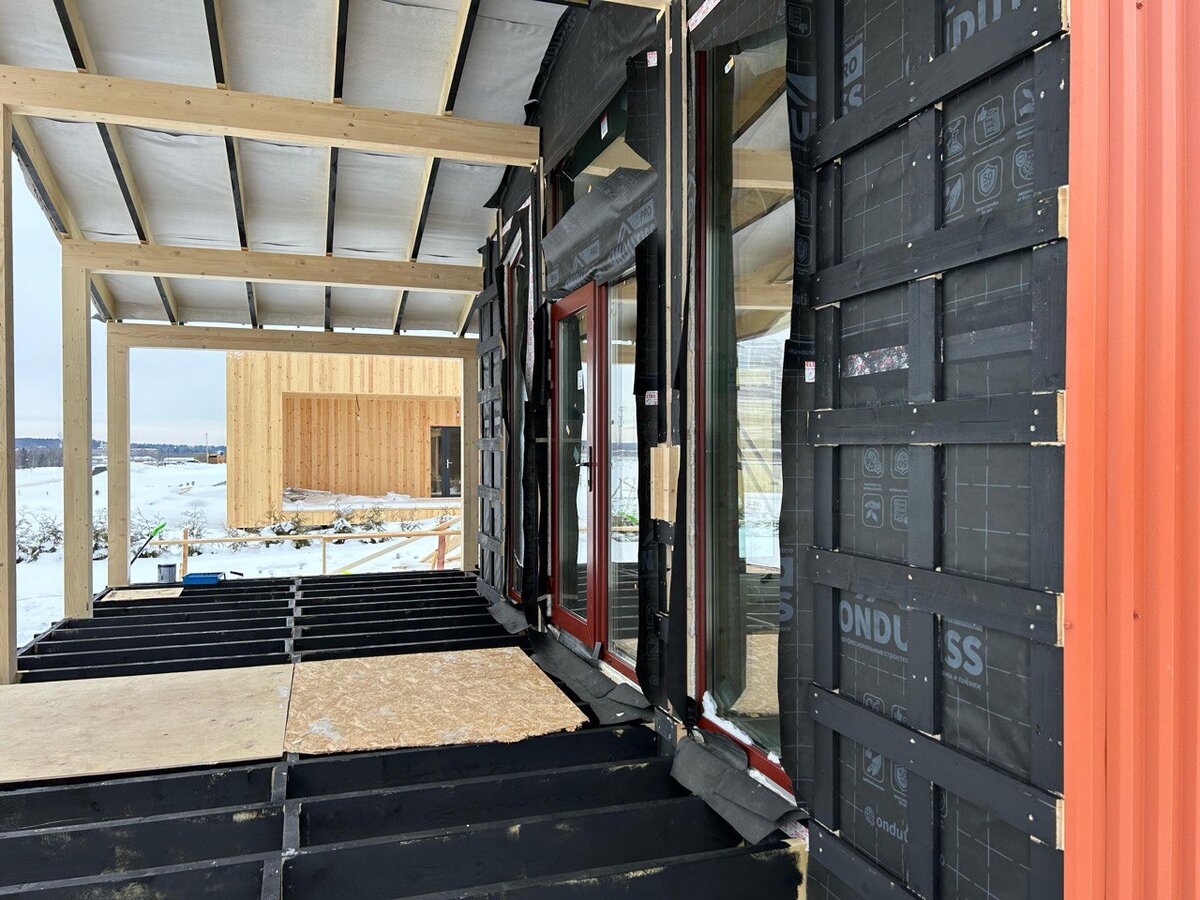 Процесс утепления, монтажа ветровлагозащиты и внутренней отделки дома от PINE BRICK