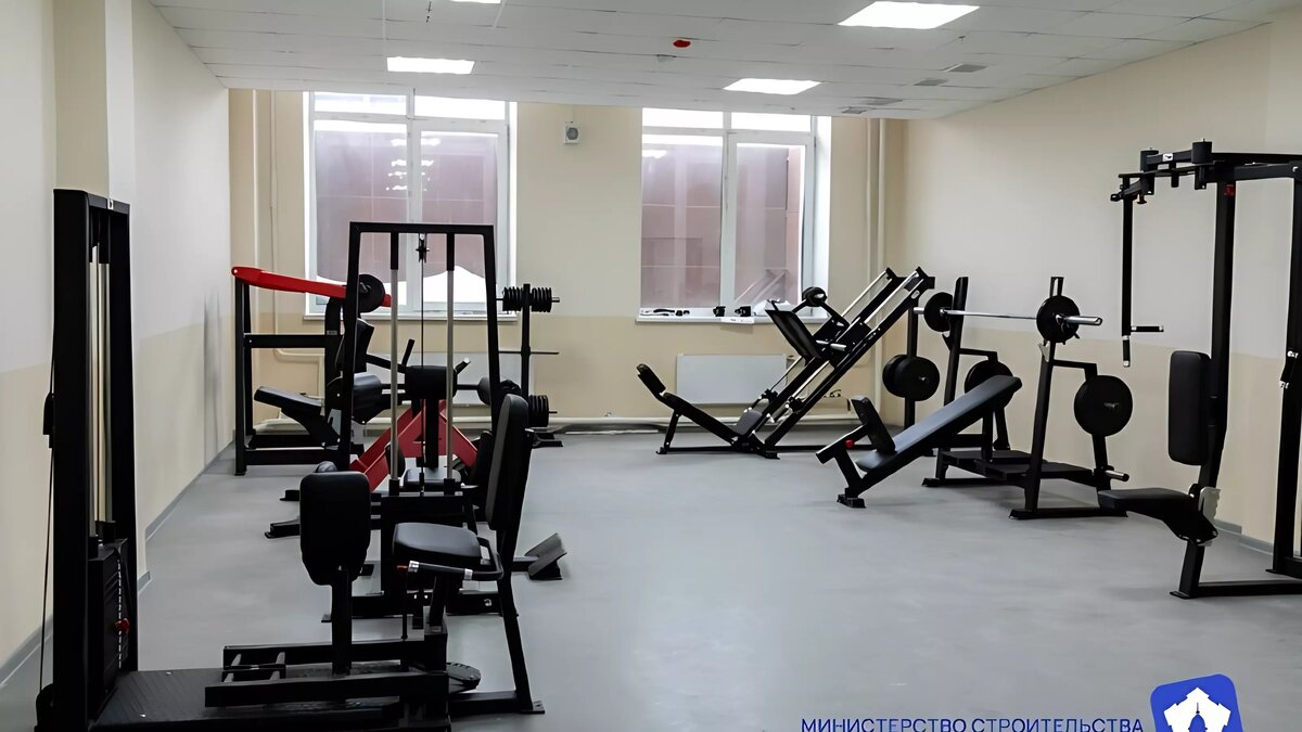     Подрядчик ООО «Строительные материалы Сибири» закончил строительство объекта площадью 22 039 кв.м, высотой 52,7 м и с 12 этажами, включая один подвальный. Здание вмещает 1 649 человек.