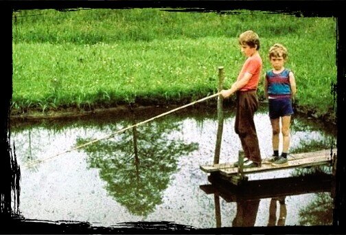 Приветствую вас, друзья!  Сегодня у меня для вас особенная фотоподборка - целых 24 снимков, наполненных духом прошлого, времен Советского Союза.-24