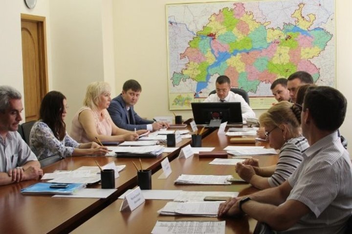 Гарипов проводит совещание Минздрава РТ по предотвращению конфликта интересов. Фото пресс-службы Минздрава РТ. скриншот realnoevremya.ru с сайта Минздрава РТ