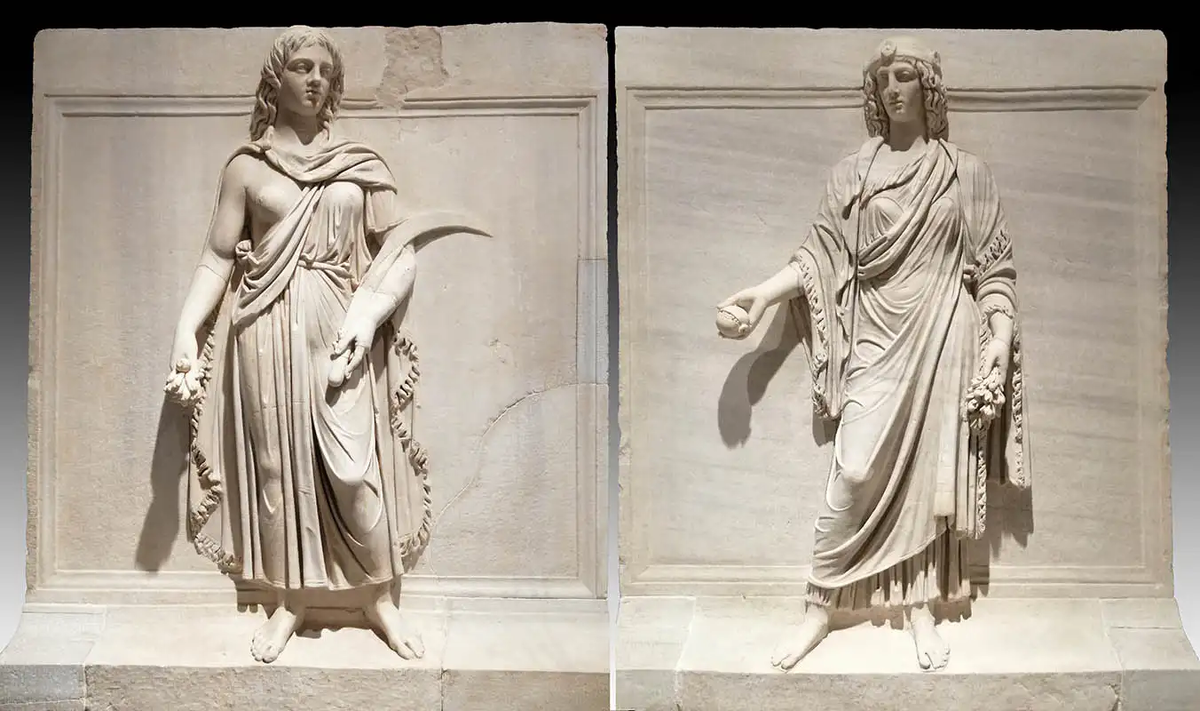 Рельефы персонифицированных имперских провинций, Египта с серпом в руках (слева) и Фракии с гранатом в руках (справа).