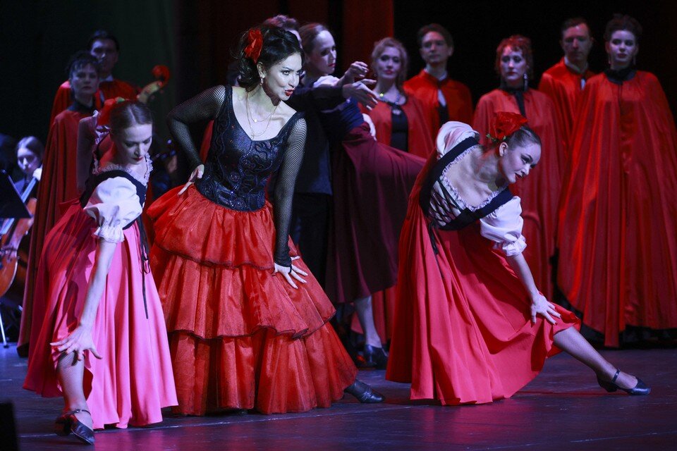    Концерт «Мелодии любви» в Алтайском музыкальном театре Олег УКЛАДОВ