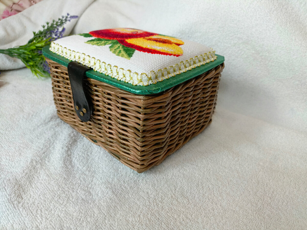 Шкатулка для бобинок с кружевом.