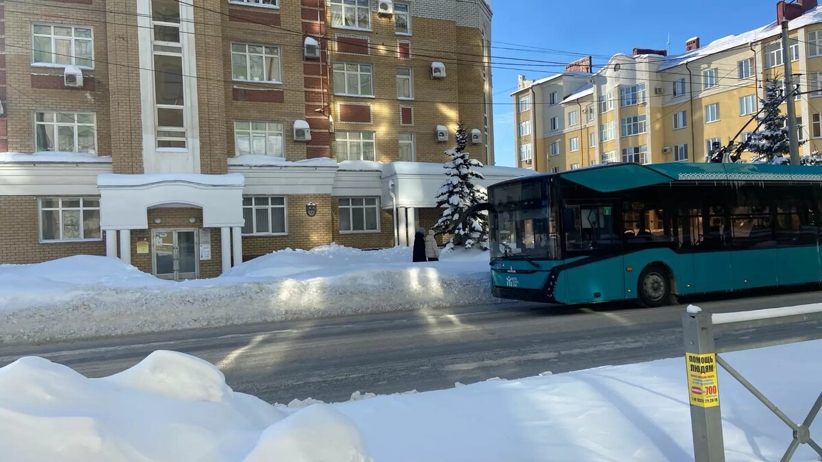     В Казани пассажирский поток растет на всех видах электротранспорта. Город продолжит развивать его. Об этом во время делового понедельника заявил мэр столицы Татарстана Ильсур Метшин.