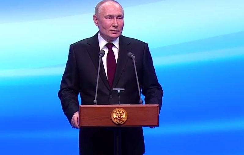 Владимир Путин выступил в предвыборном штабе с обращением к россиянам (кадр видео)