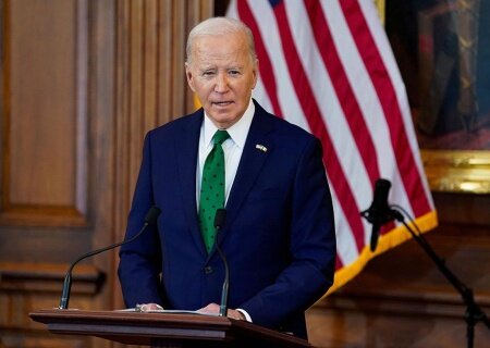    Байден на праздновании Дня святого Патрика попросил собравшихся хлопать ему в ладоши после слов об Украине