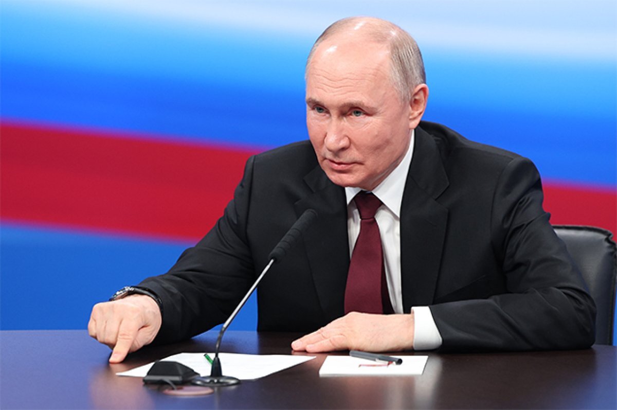    18 марта 2024. Кандидат в президенты РФ, действующий президент РФ Владимир Путин на встрече с сопредседателями своего избирательного штаба.