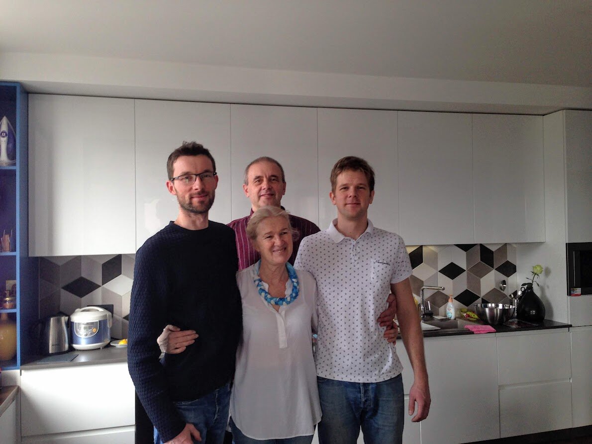 Муж тот же и сыновья