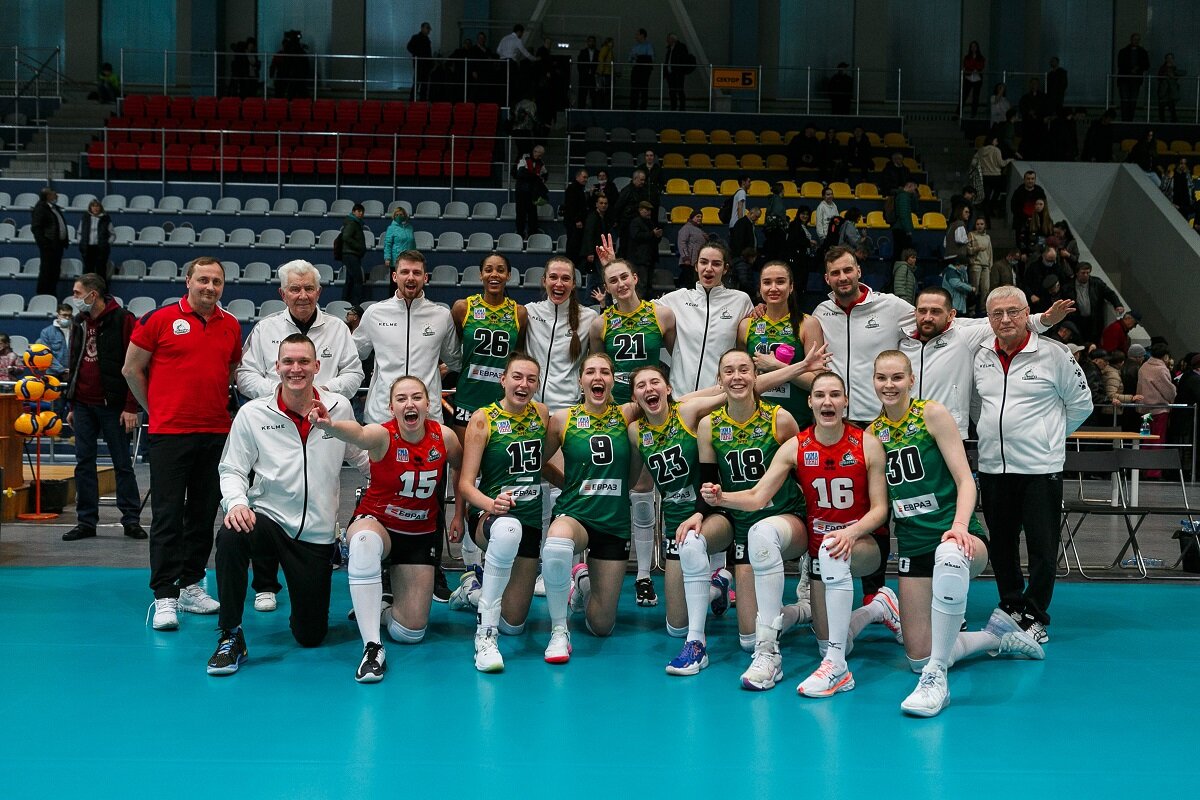 Лебединая песня прошлой версии "Уралочки" - серебро чемпионата 2021-2022. Фото