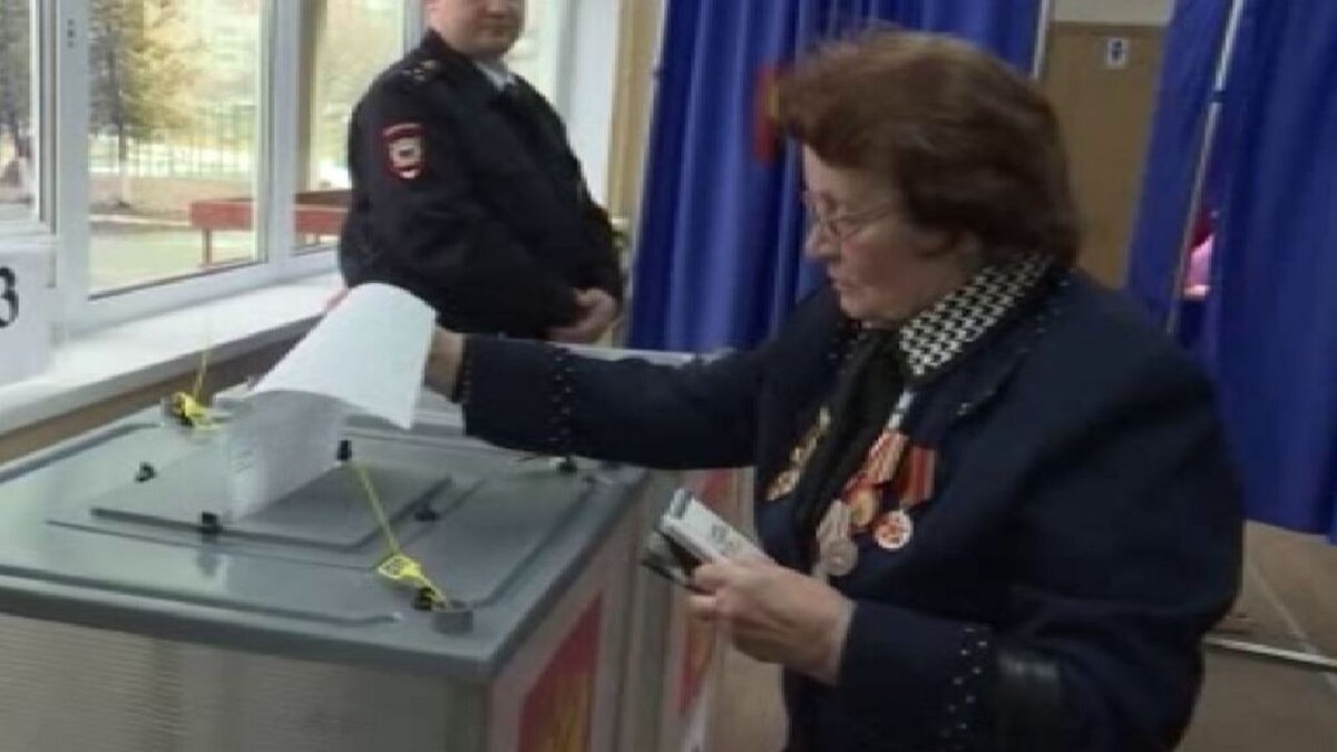    В Курске проголосовала жительница блокадного Ленинграда Раиса Старикова