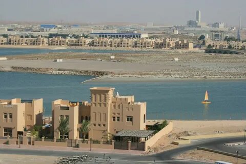 Рас-аль-Хайма, один из семи эмиратов Объединенных Арабских Эмиратов (ОАЭ), представляет собой жемчужину на побережье Персидского залива.