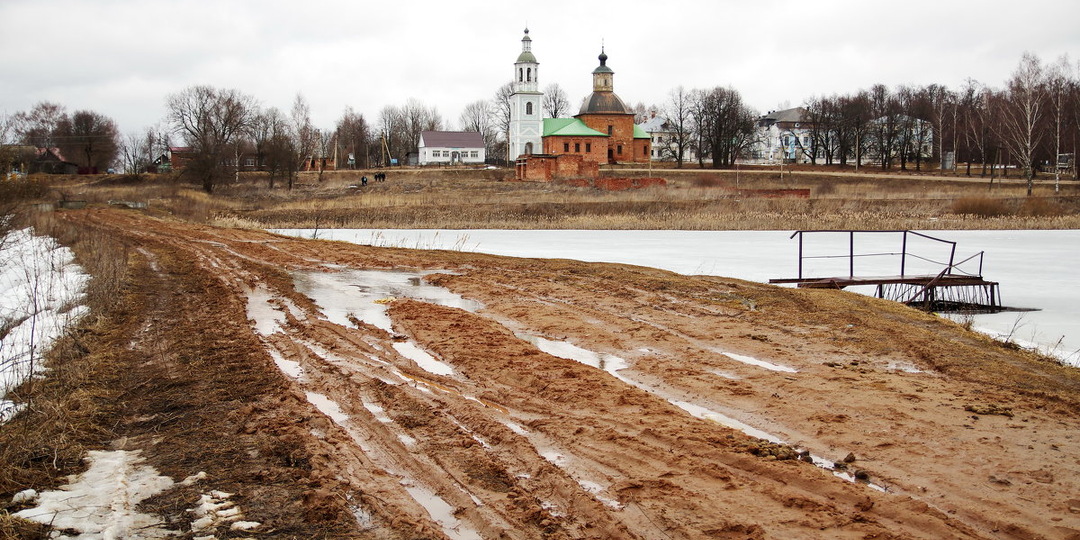 Распутица и бездорожье - очень русские понятия. Почему же именно нам так "повезло"?