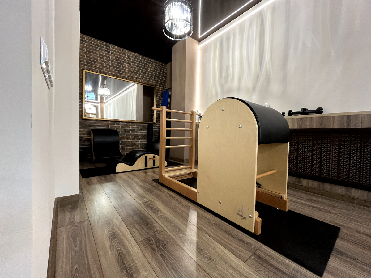 Студия Пилатес на большом оборудовании. Albasport