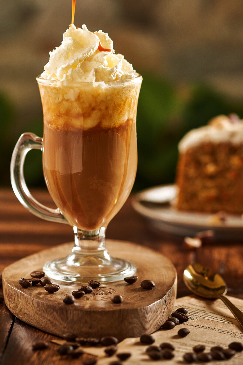 Сладкий и вкусный - коктейль с карамелью и кофе идеально подойдет для весеннего настроения