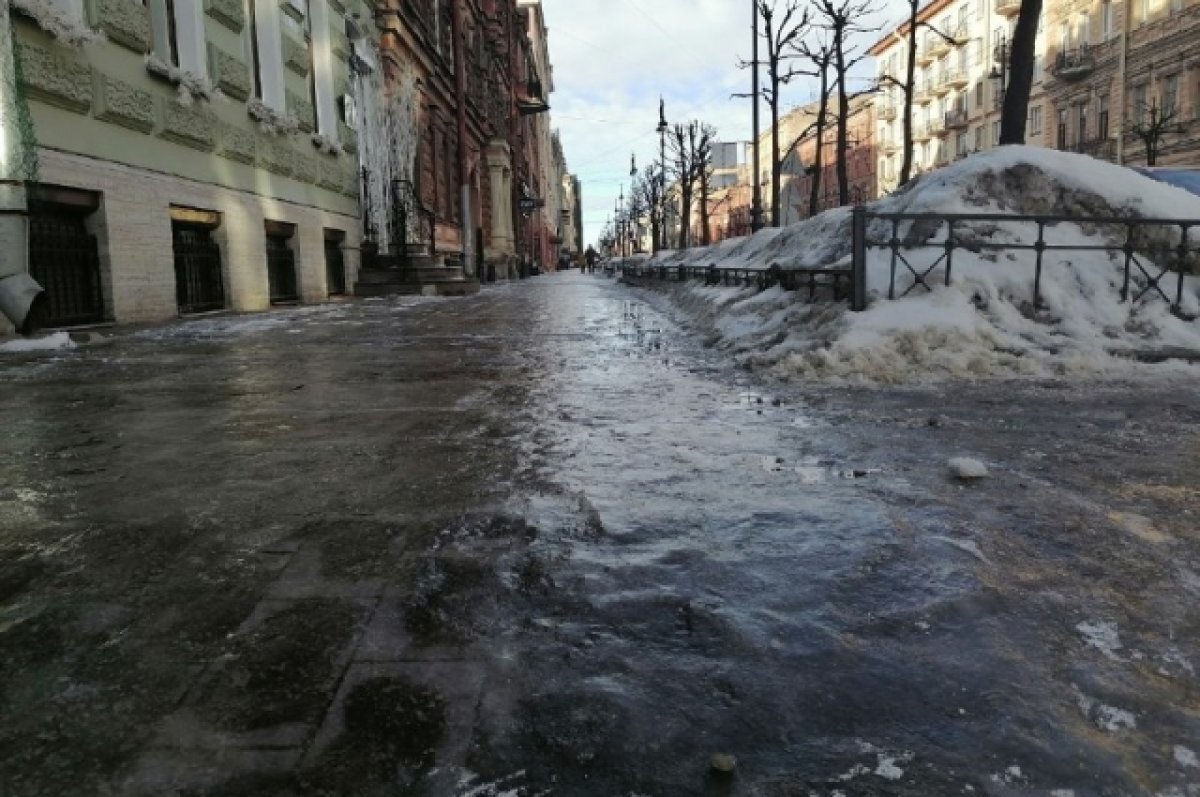    В Петербурге инвалид требует 300 тыс. рублей компенсации за падение на льду