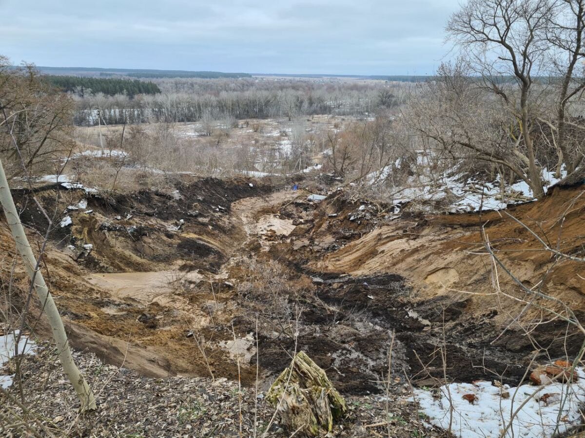 В Новохоперске делятся новыми кадрами разрушений после оползня, пока ждут  ответов от властей | «Воронежские новости» | Дзен