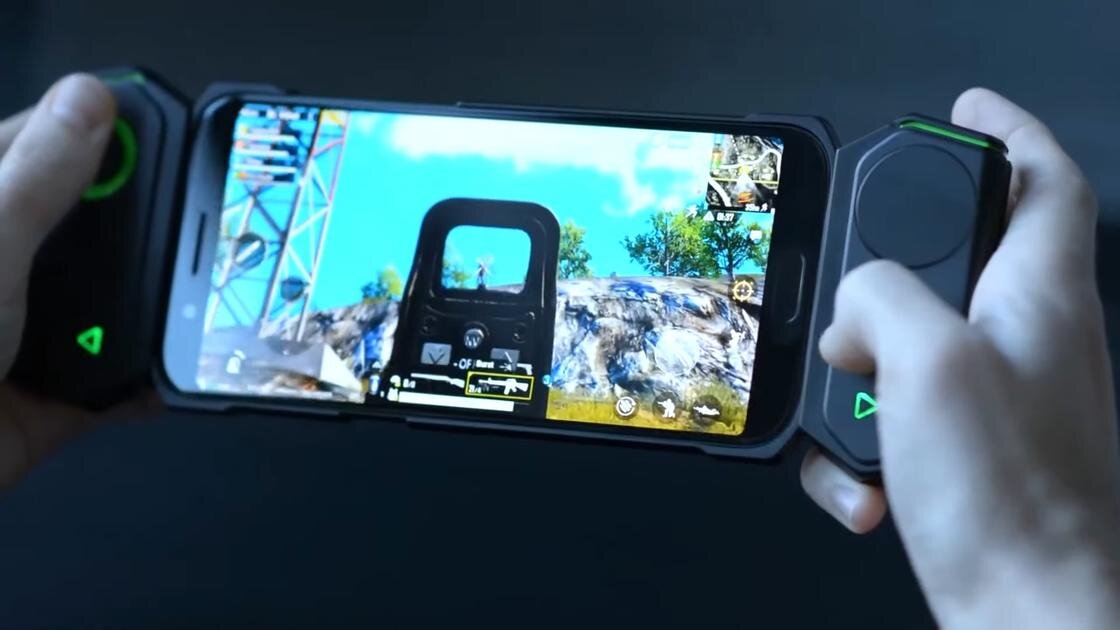    Игра на телефоне:YouTube/AVPhub