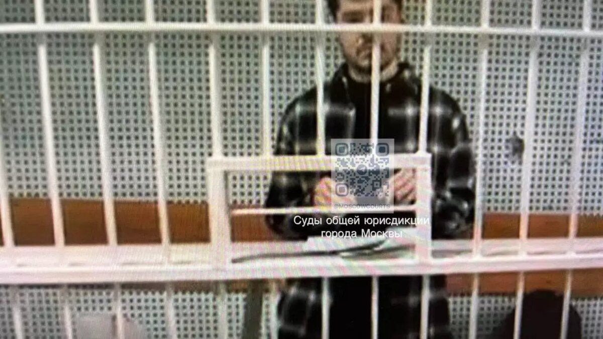     Суд Москвы снова оставил в СИЗО обвиняемого в мошенничестве блогера и предпринимателя Аяза Шабутдинова.