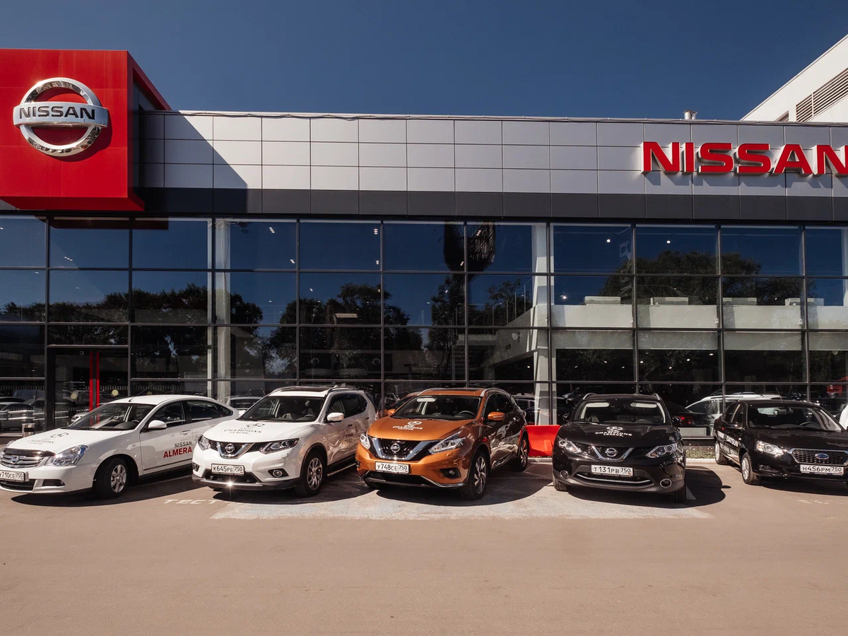 Автосалон Nissan в России